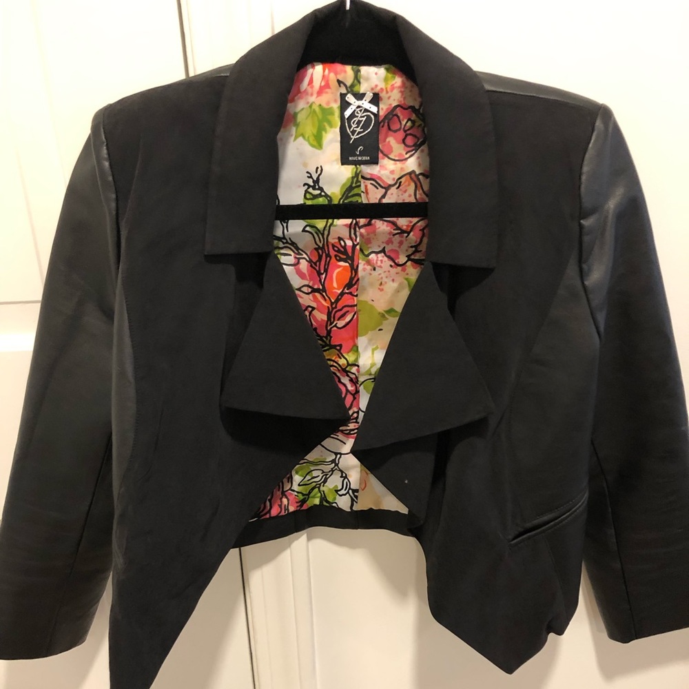 Black cropped blazer